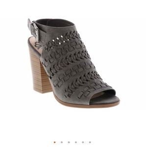 Fergalicious vagabond heeled sandals size 11